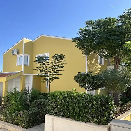 아파트 Two Bedroom Ivana - 150 M From The